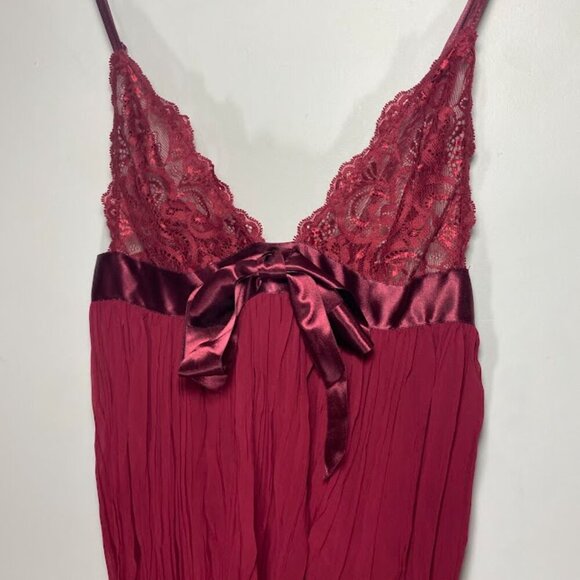 Victoria's Secret Sheer Babydoll Lace Chemise - Picture 3 of 4